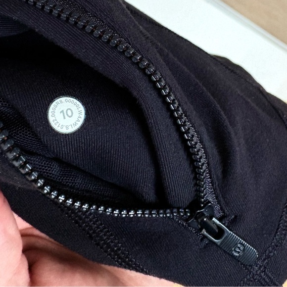 Lululemon x Detroit Red Wings Define Luon Jacket Women’s Size 10 NWOT - Picture 6 of 10